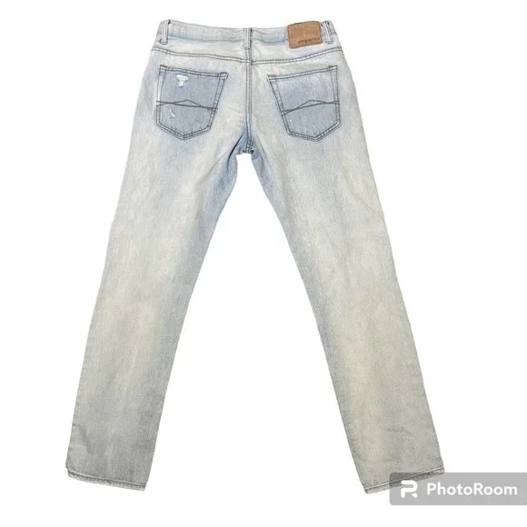 Distressed Light Washed Jeans - Picture 2 of 2